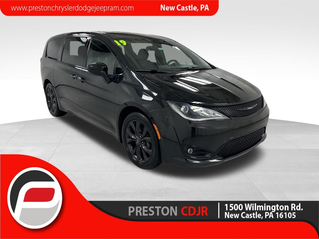 2019 Chrysler Pacifica Touring Plus's photo