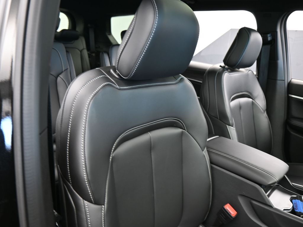 New 2026 Diamond Black Crystal Pearlcoat Jeep Limited image 40