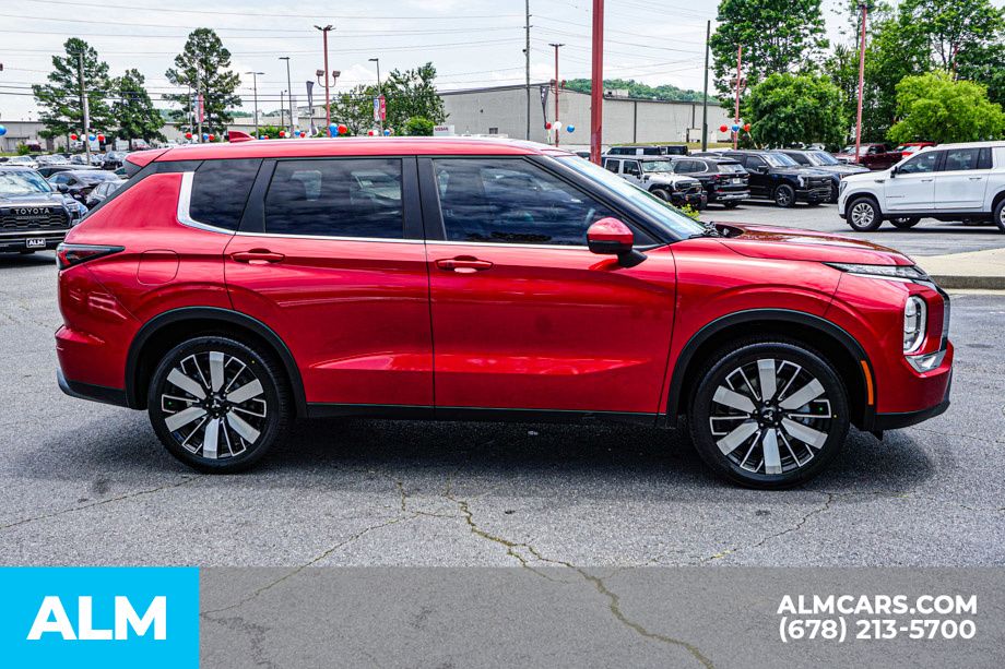 Used 2025 Red Mitsubishi SE image 9