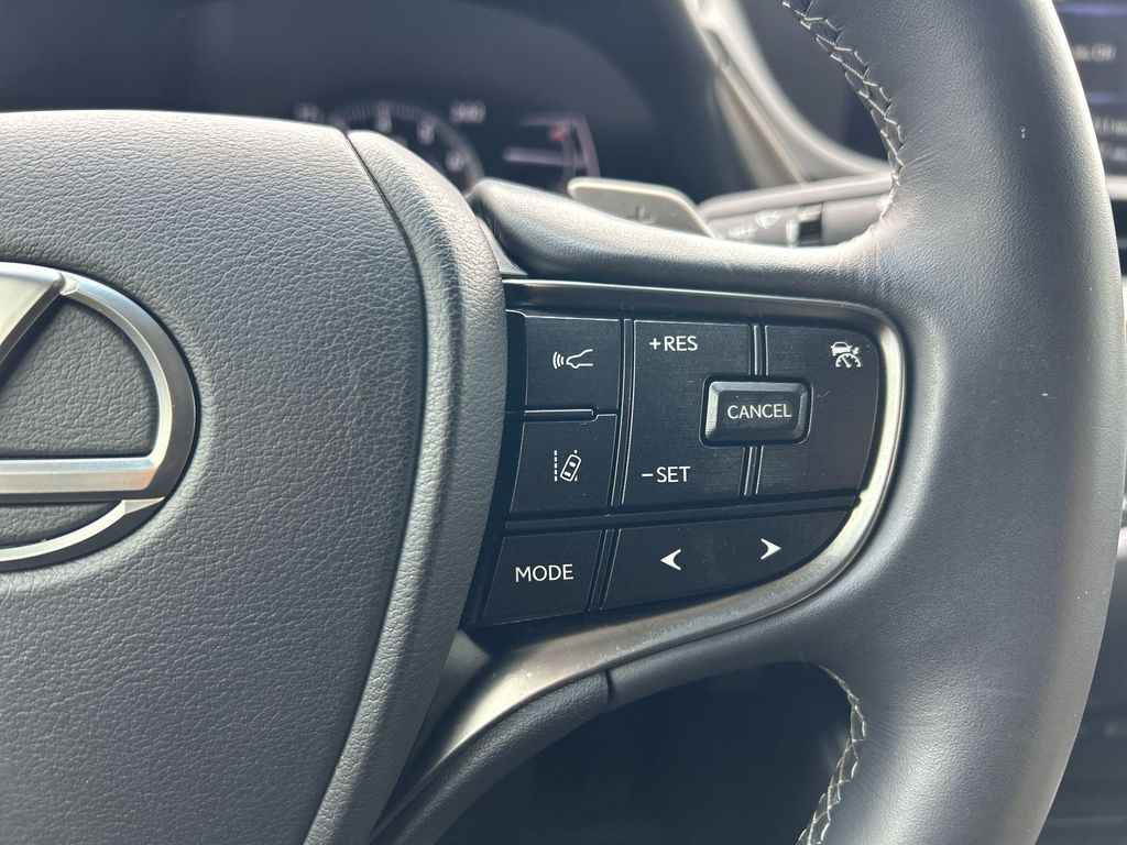 Thumbnail: 2021 Lexus ES - 27