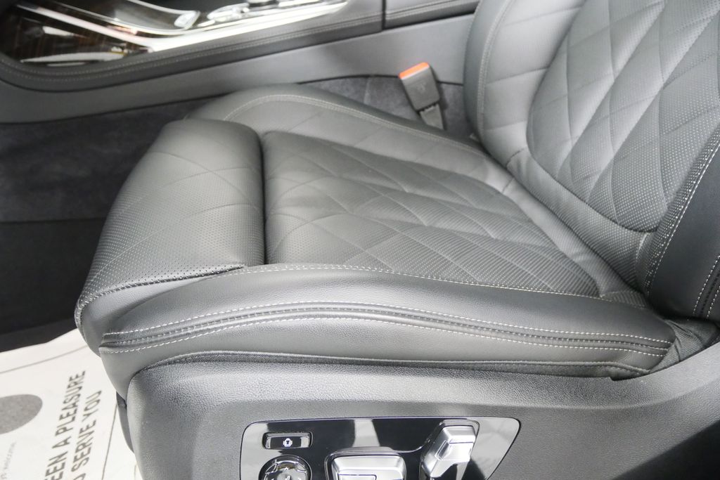 Thumbnail: 2026 BMW X7 - 9