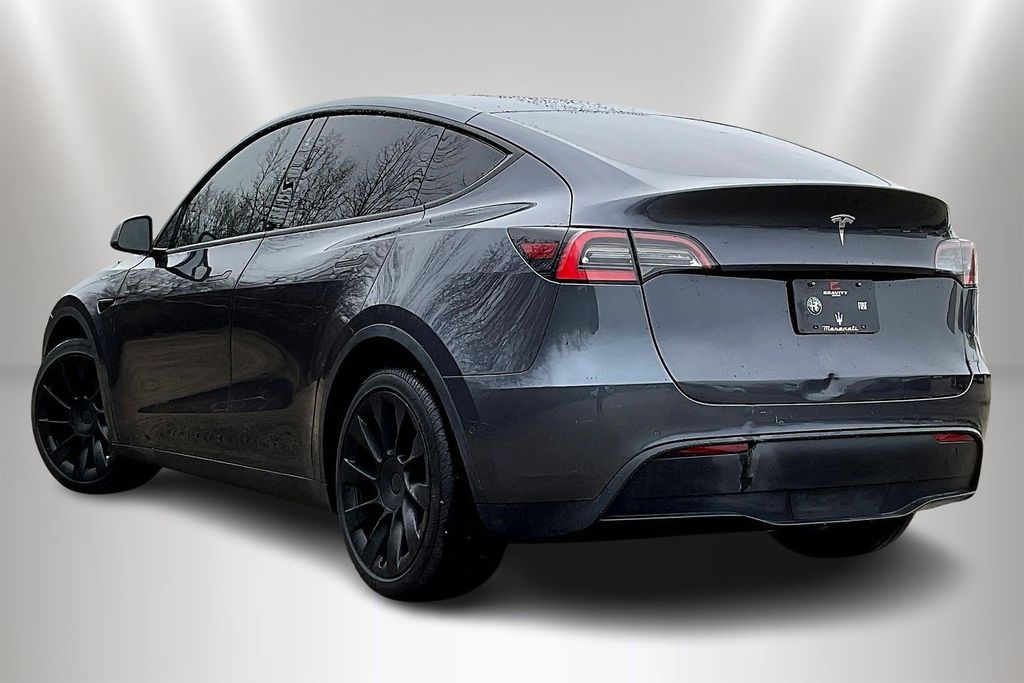 View vehicle photo 4