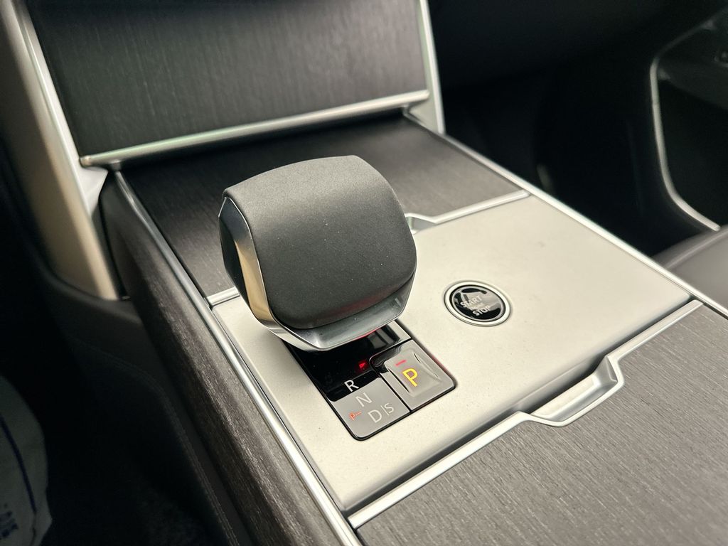 Thumbnail: 2025 Land Rover Range Rover - 10