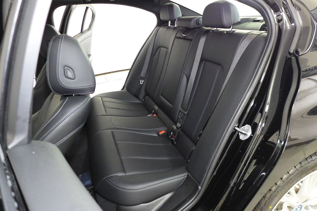 Thumbnail: 2023 BMW 3 Series - 21