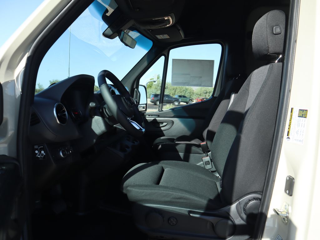 Thumbnail: 2025 Mercedes-Benz Sprinter - 10