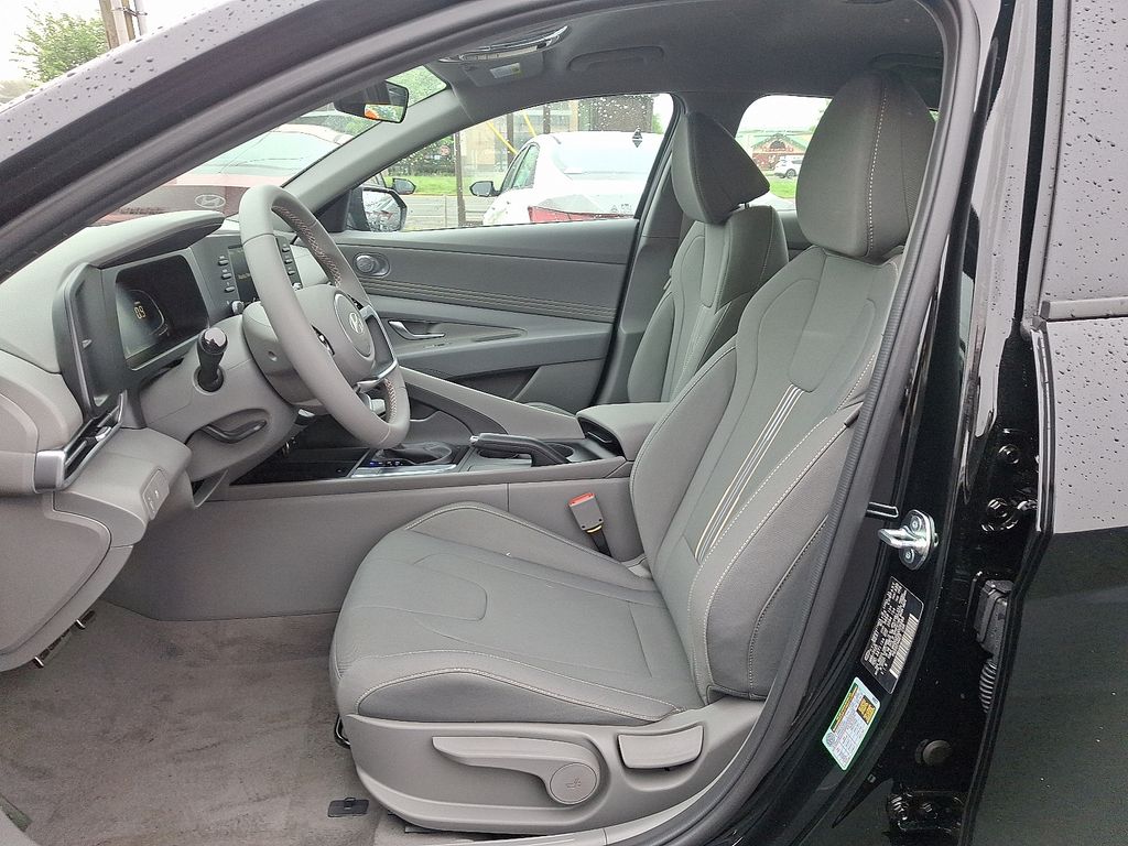 2025 Hyundai Elantra Sport 6