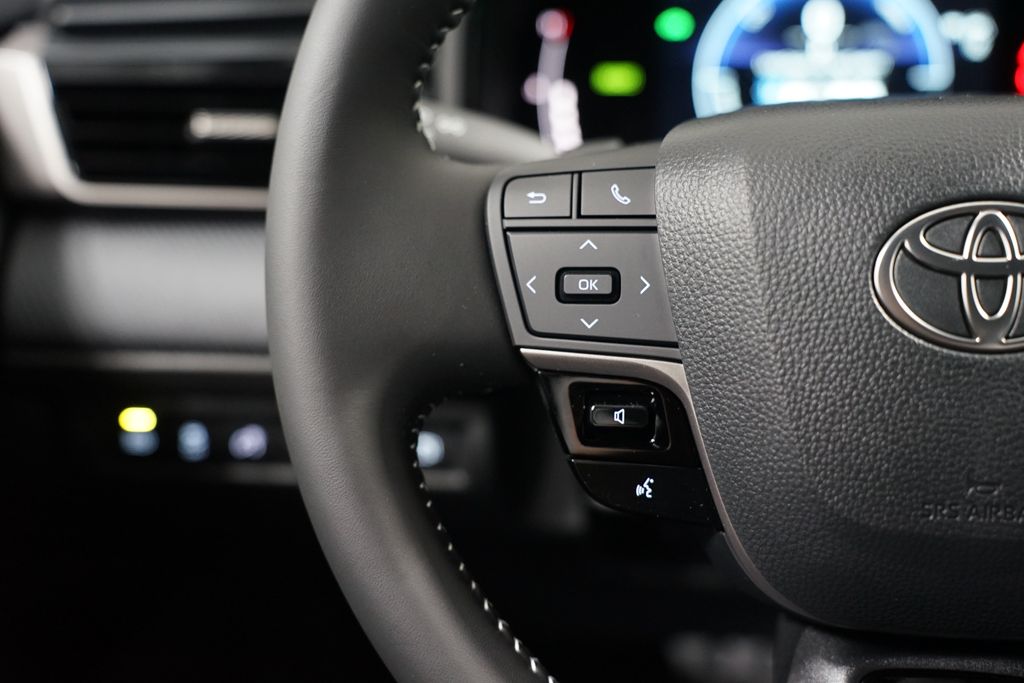 2025 Toyota Camry SE 14