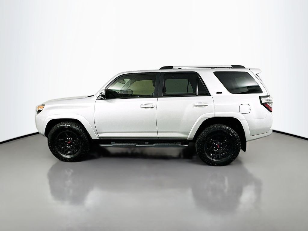 2023 Toyota 4Runner SR5 8