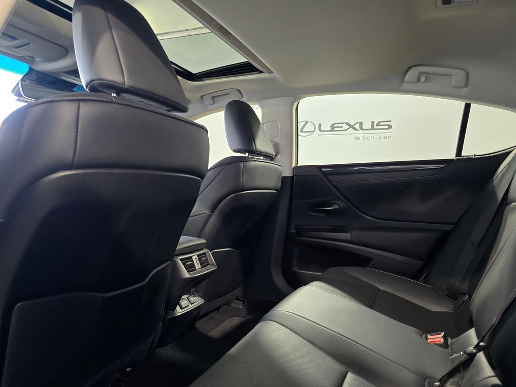 Thumbnail: 2021 Lexus ES - 27