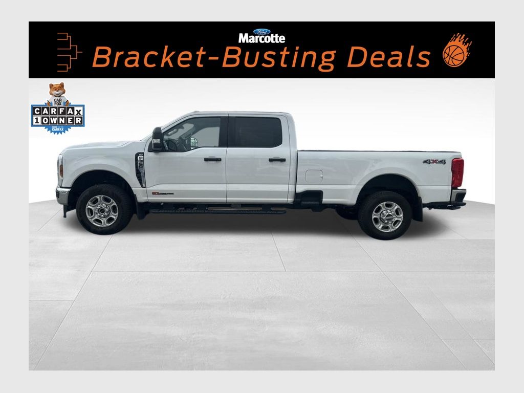 Oxford White 2025 Ford F-350 Super Duty XLT Crew Cab 4WD Pickup Truck Four-Wheel Drive Automatic