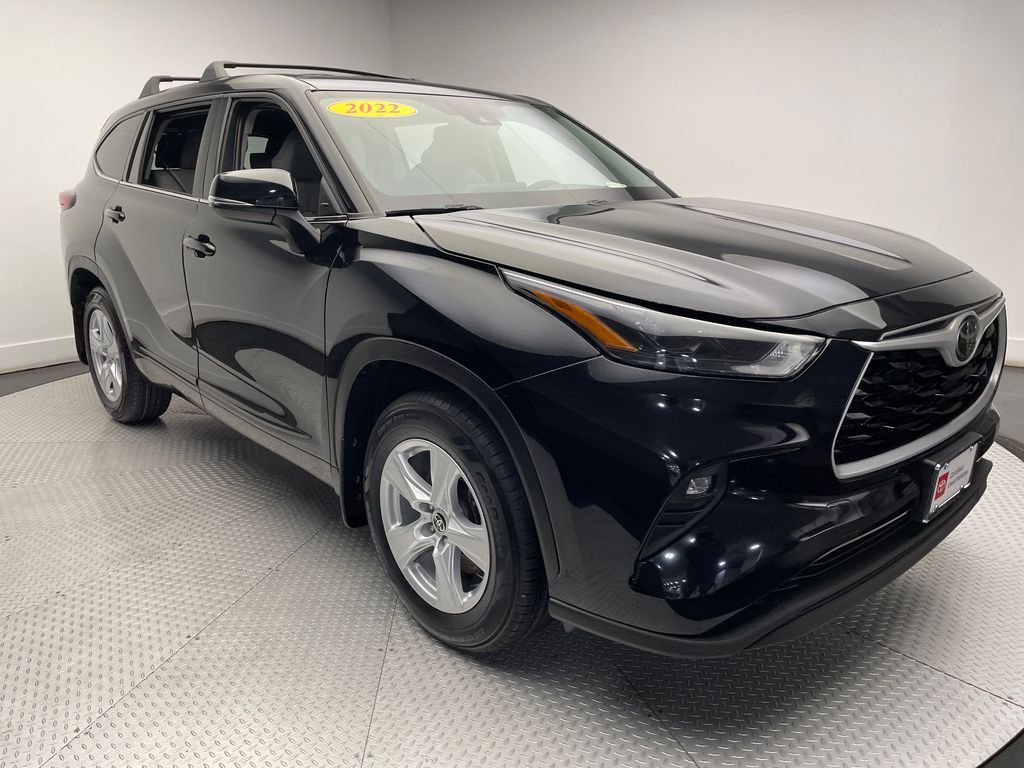 Thumbnail: 2022 Toyota Highlander - 3