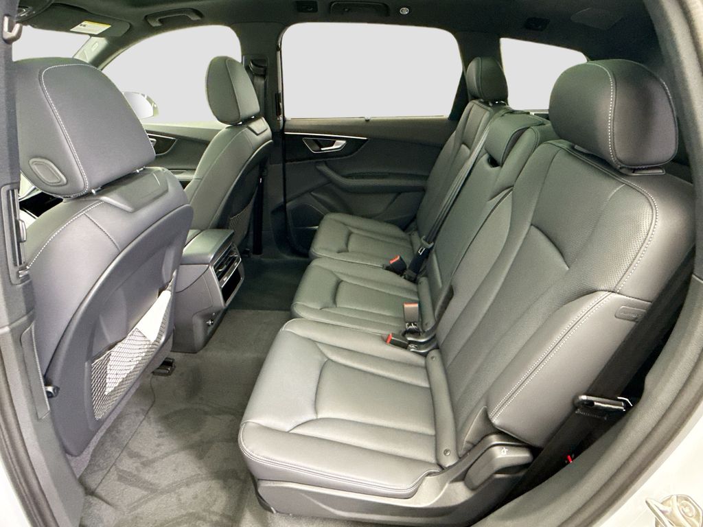 Thumbnail: 2026 Audi Q7 - 21