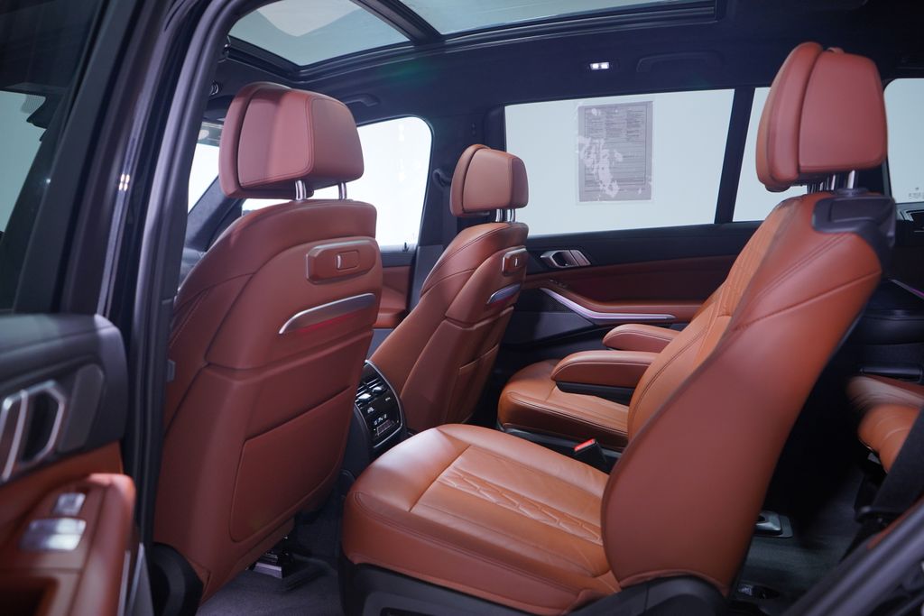 Thumbnail: 2023 BMW X7 - 9