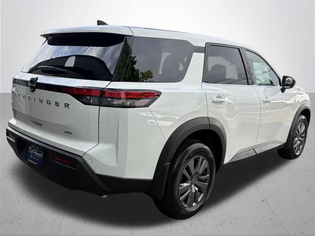 2025 Nissan Pathfinder S