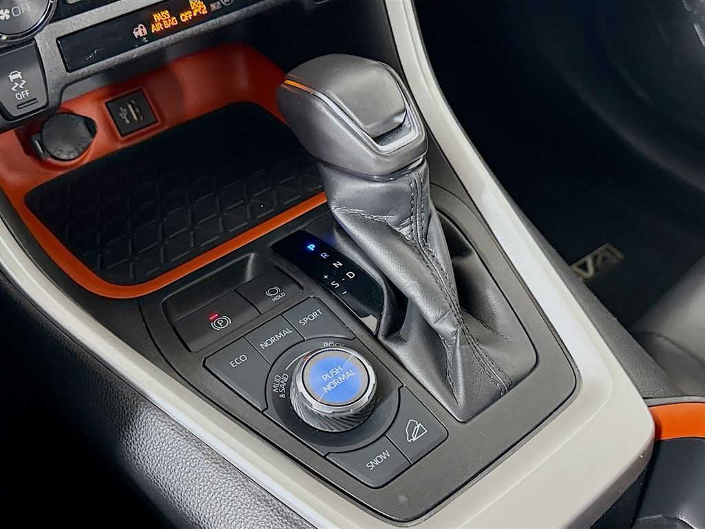 Thumbnail: 2023 Toyota RAV4 - 17