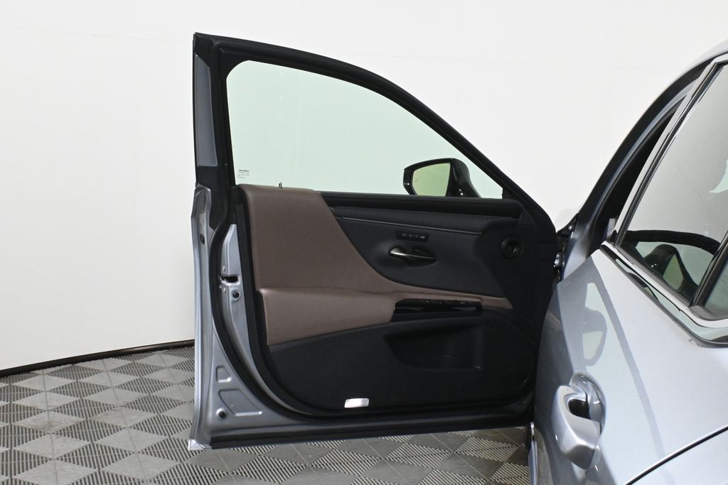 Thumbnail: 2025 Lexus ES - 28