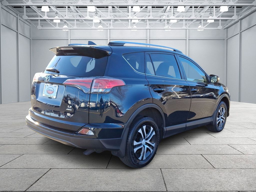 2018 Toyota RAV4 LE 4