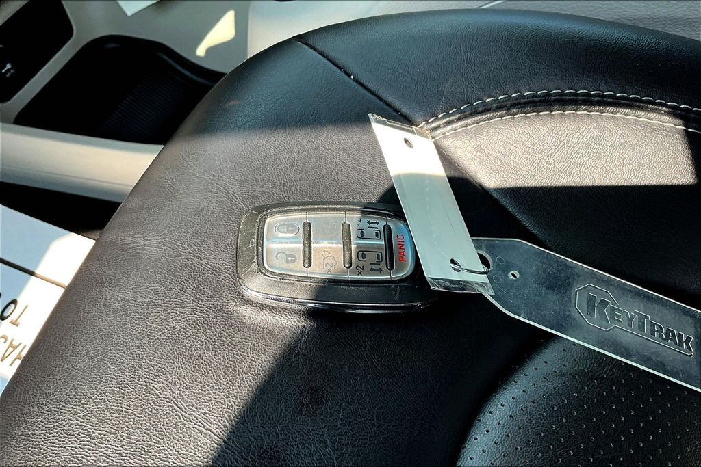 Used 2023 Chrysler Pacifica Van