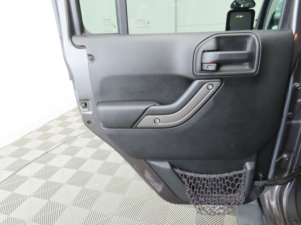 2016 Jeep Wrangler Unlimited Sport 25