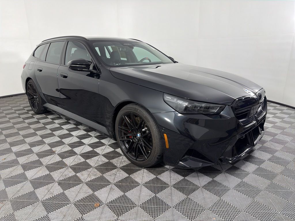 Thumbnail: 2025 BMW M5 - 3