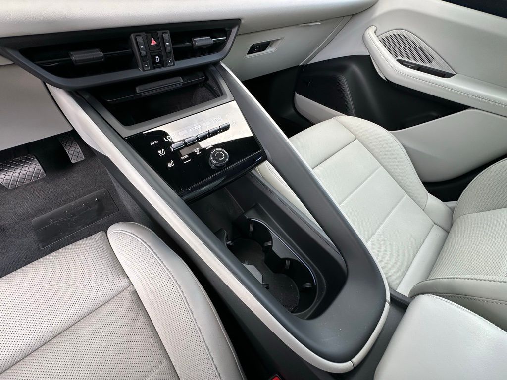 Thumbnail: 2025 Porsche Macan - 27