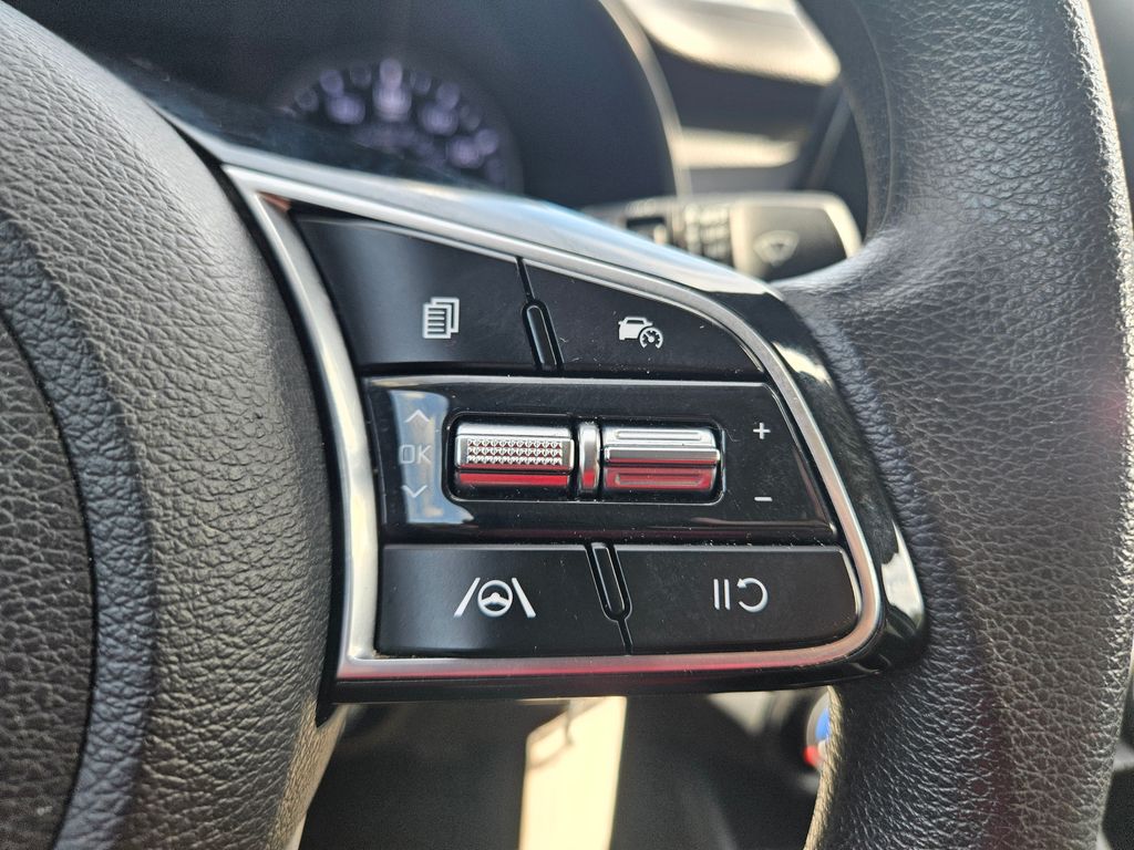 Thumbnail: 2023 Kia Forte - 17