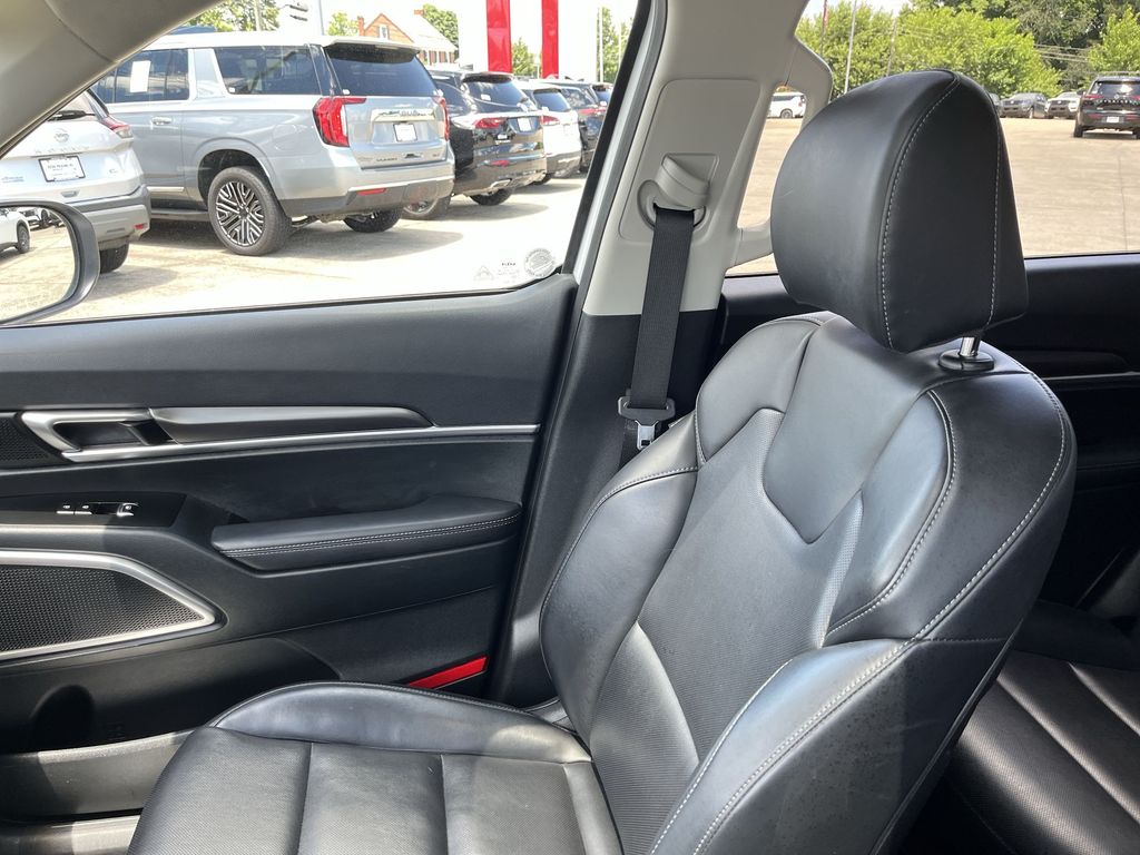 Certified Used 2025 White Kia S image 25