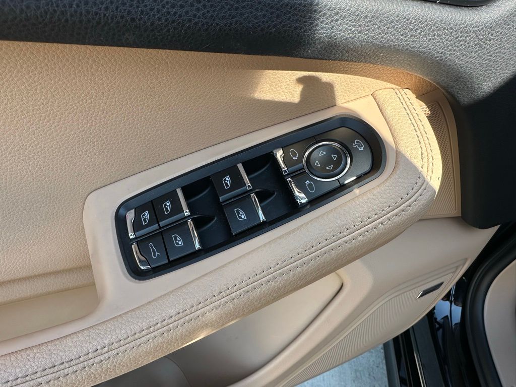 Thumbnail: 2024 Porsche Macan - 21