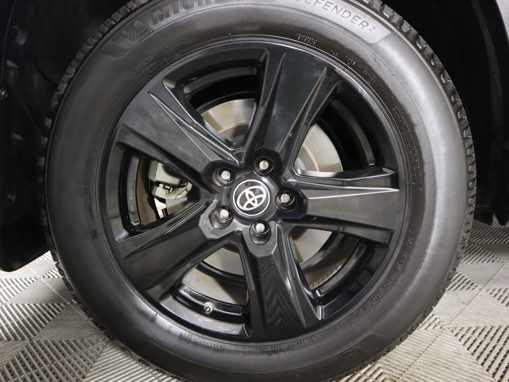 Thumbnail: 2023 Toyota Highlander - 31