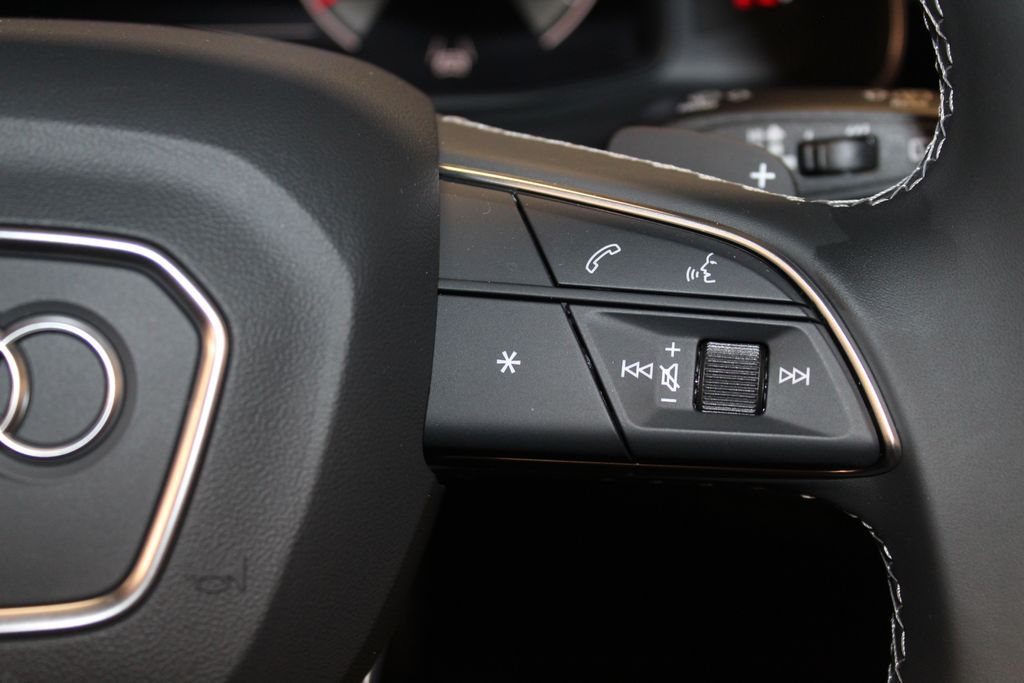 Thumbnail: 2026 Audi Q8 - 30