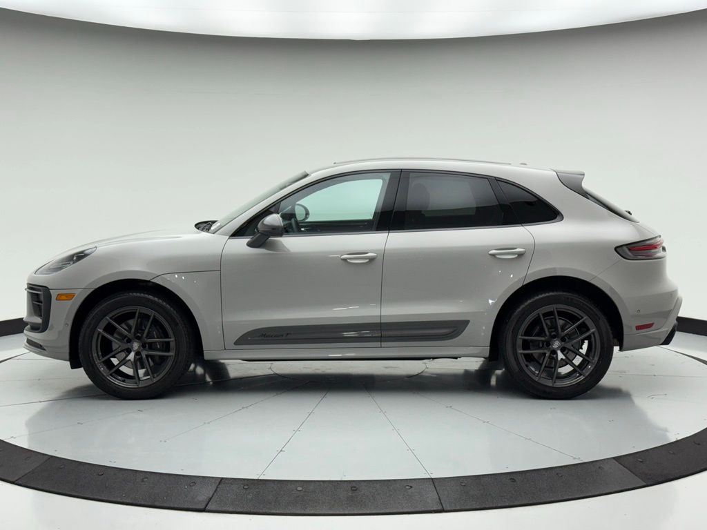Thumbnail: 2023 Porsche Macan - 2