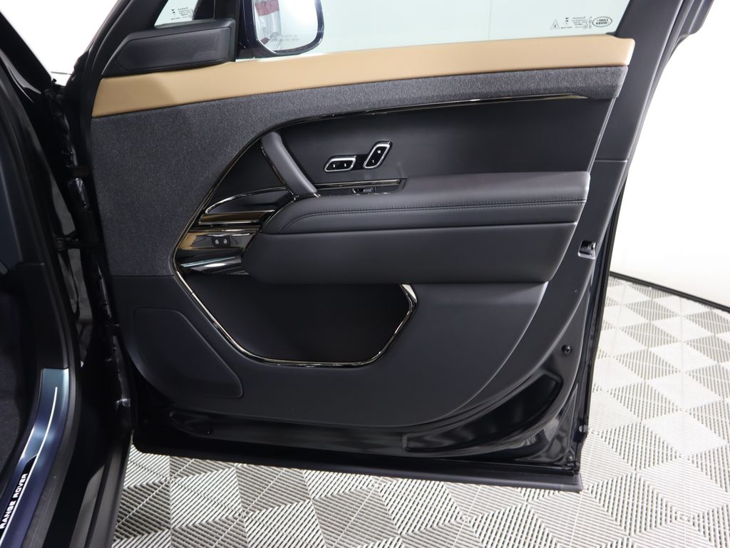 Thumbnail: 2026 Land Rover Range Rover Sport - 27