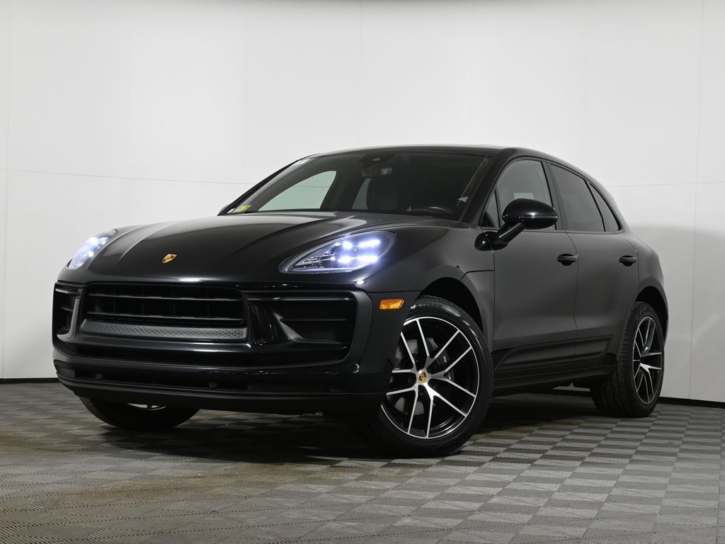 Thumbnail: 2022 Porsche Macan - 1
