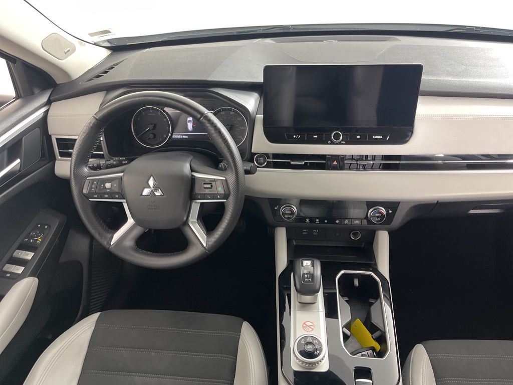 Thumbnail: 2025 Mitsubishi Outlander - 5