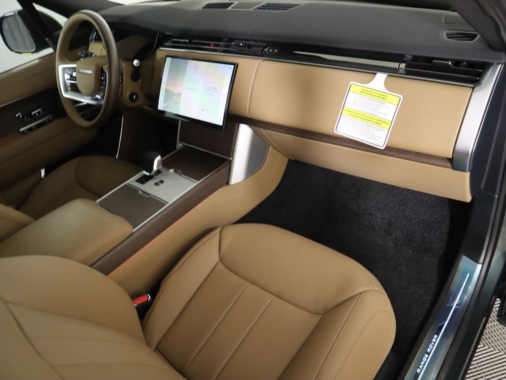 Thumbnail: 2025 Land Rover Range Rover - 18