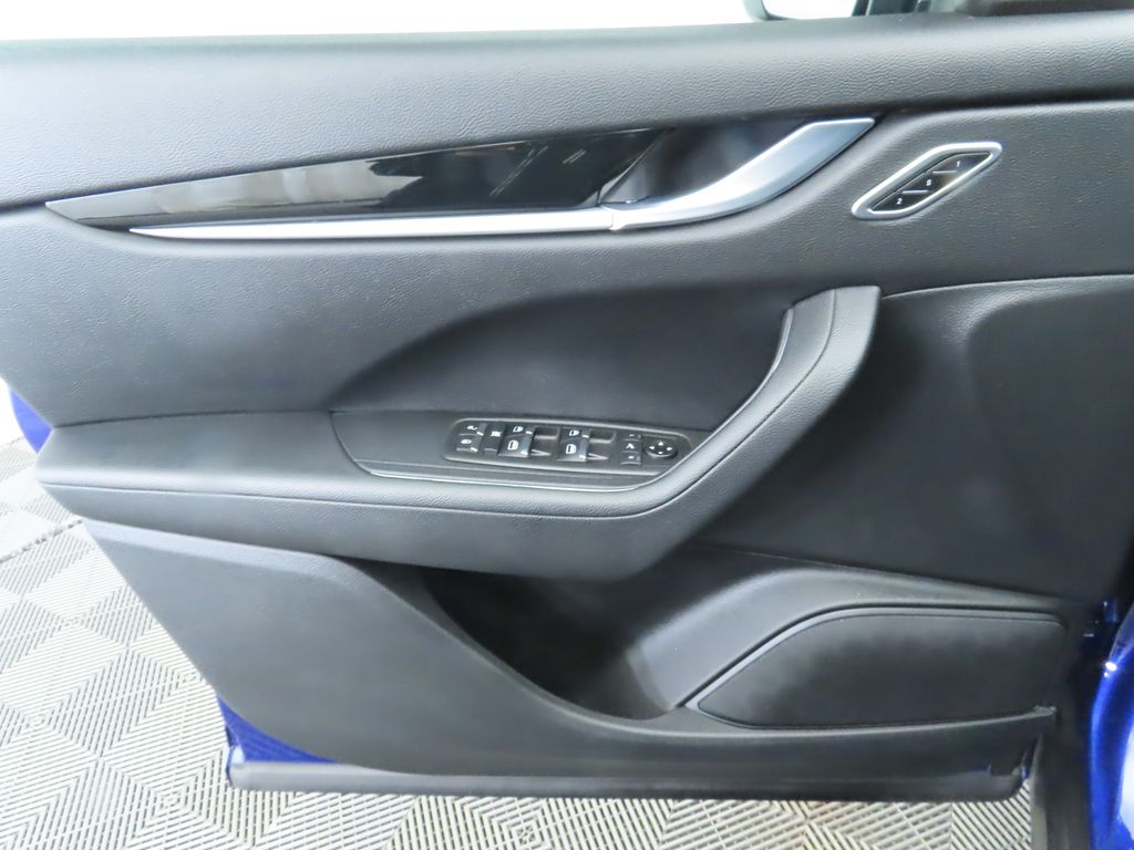 Thumbnail: 2021 Maserati Levante - 25