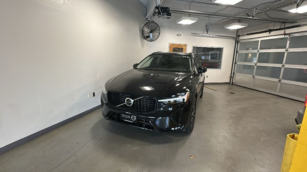 2023 Volvo XC60 B5 Plus Dark Theme AWD