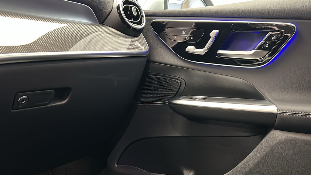 2025 Mercedes-Benz GLC 300 20