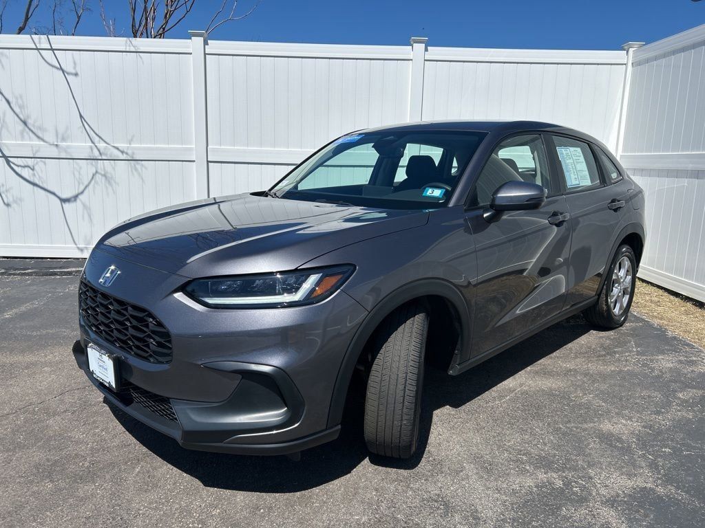View vehicle photo 3