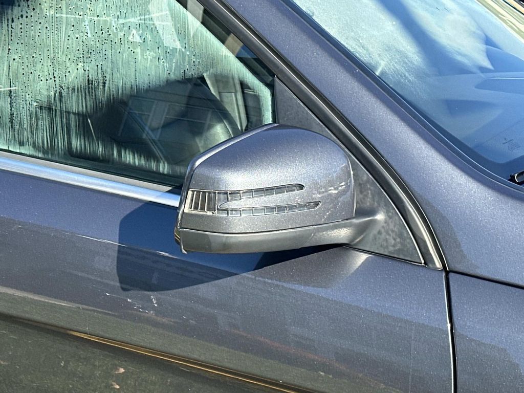 Thumbnail: 2012 Mercedes-Benz M-Class - 18