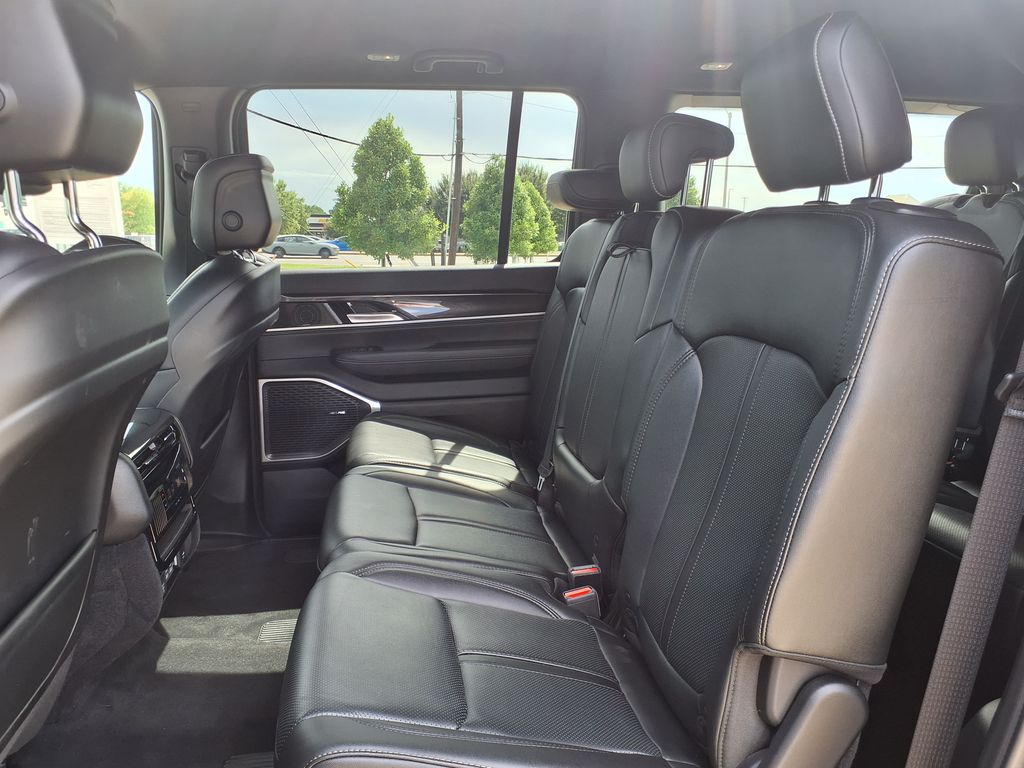 Used 2024 Gray Jeep Base image 14
