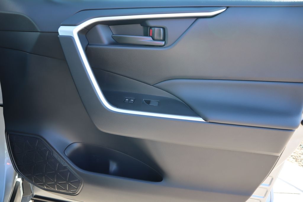 Thumbnail: 2025 Toyota RAV4 - 24