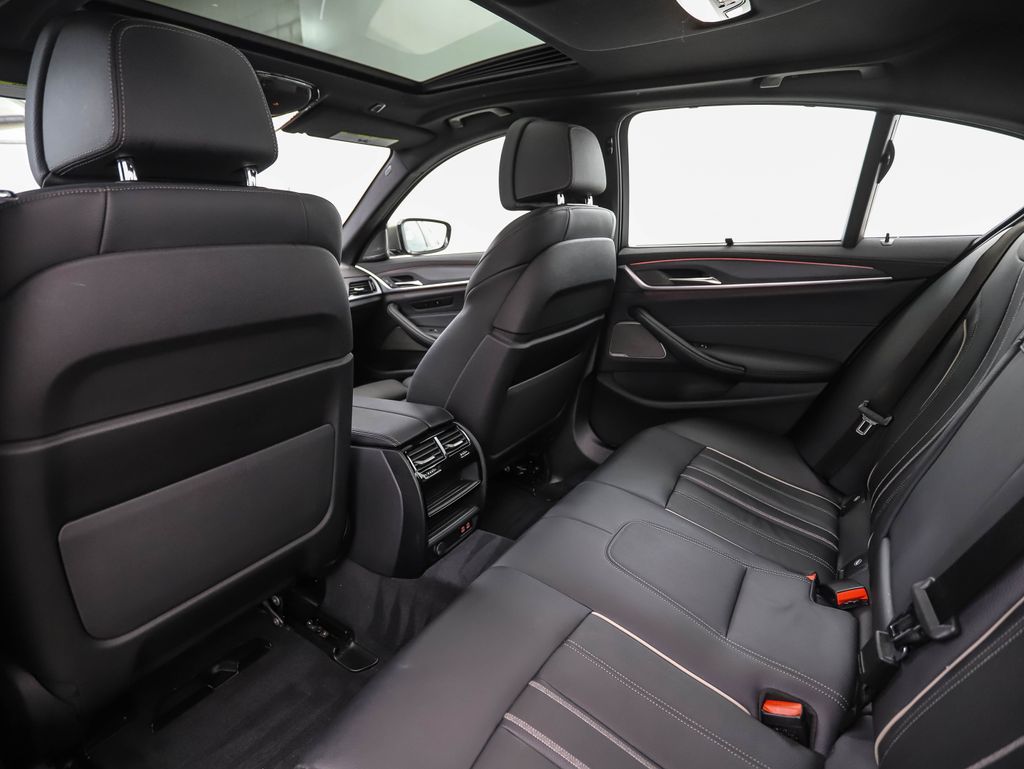 Thumbnail: 2023 BMW 5 Series - 21