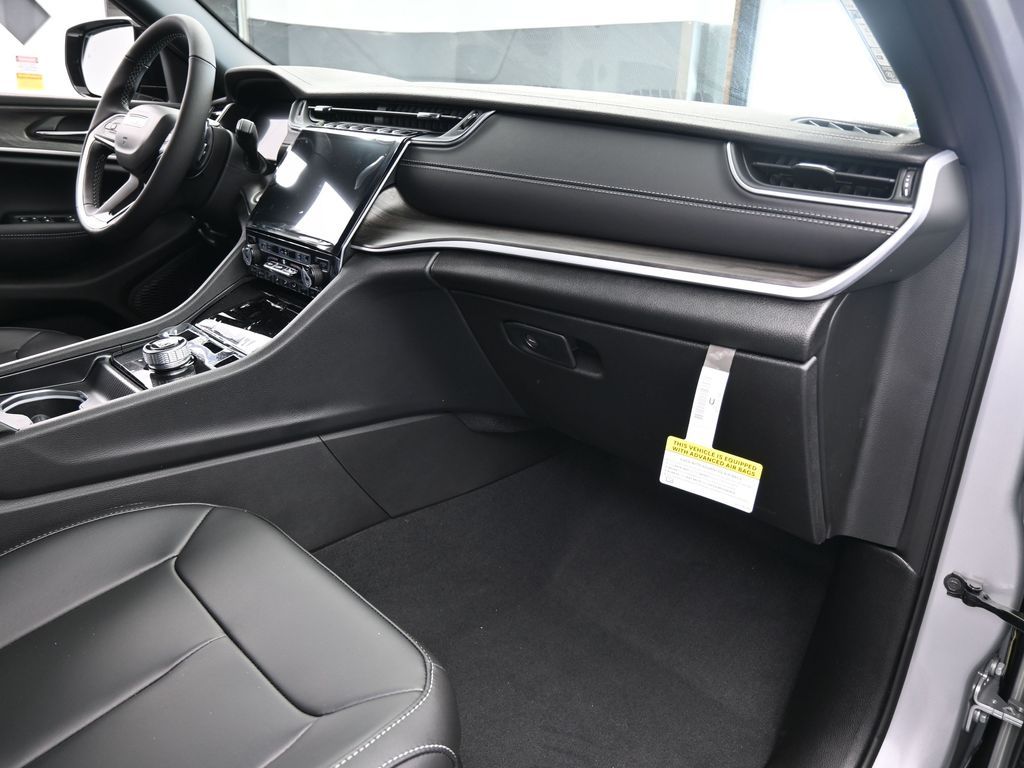 New 2025 Silver Zynith Jeep Limited image 41