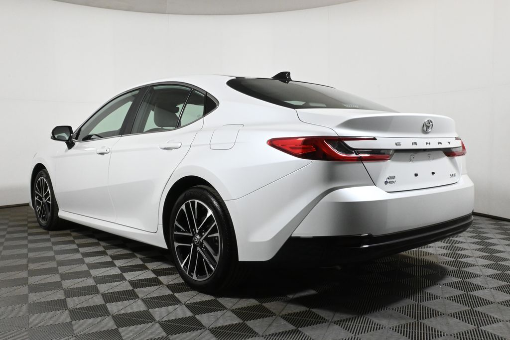 2025 Toyota Camry XLE 6