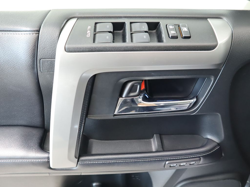 Thumbnail: 2019 Toyota 4Runner - 25