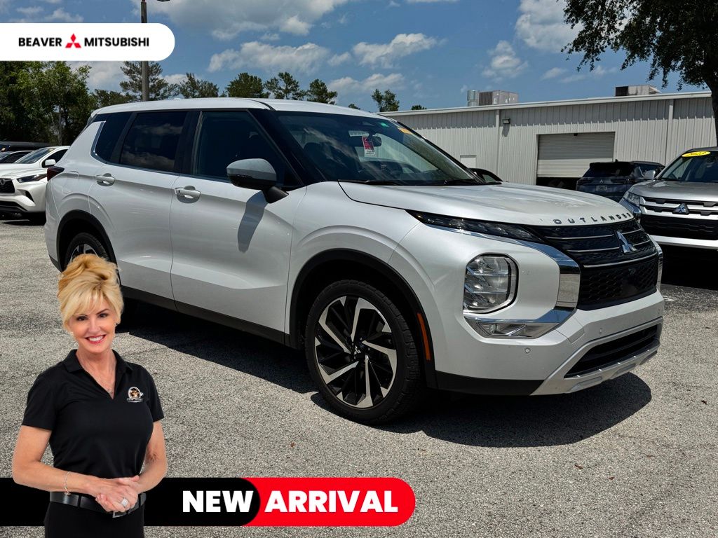 2023 Mitsubishi Outlander SE 2WD's photo