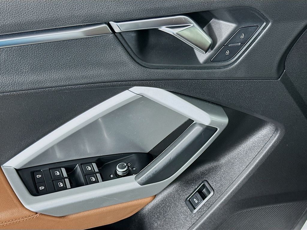 Thumbnail: 2020 Audi Q3 - 17