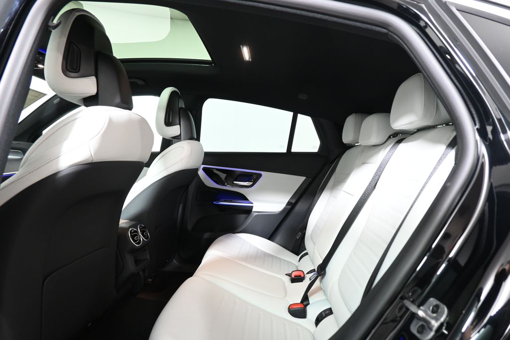 2025 Mercedes-Benz GLC 300 25
