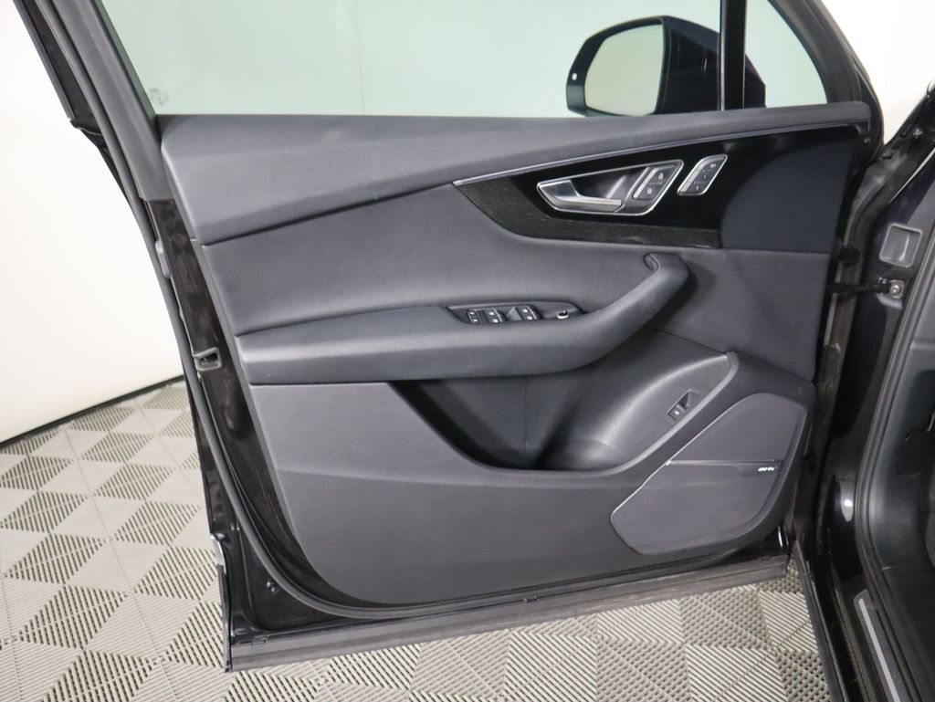 Thumbnail: 2019 Audi Q7 - 25